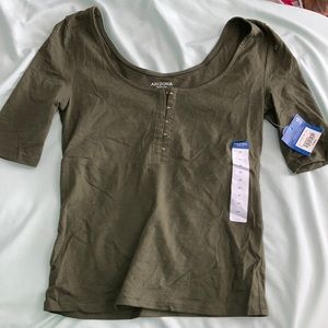 3/4 sleeve shirt (never worn)